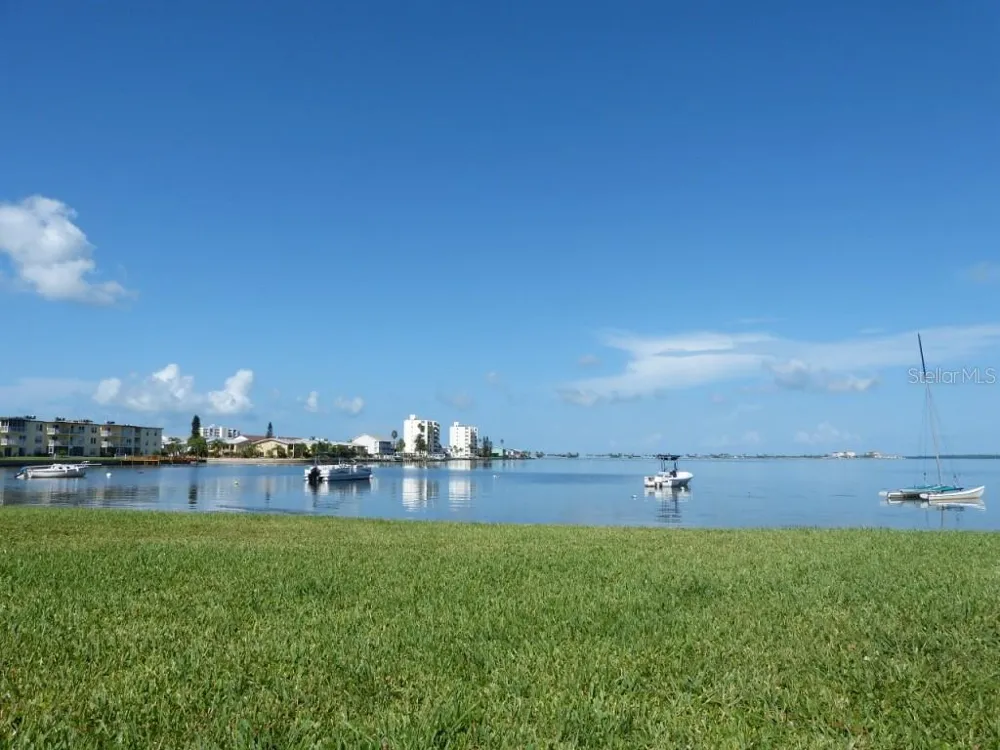 2700 BAYSHORE BOULEVARD #525 Dunedin, FL 34698