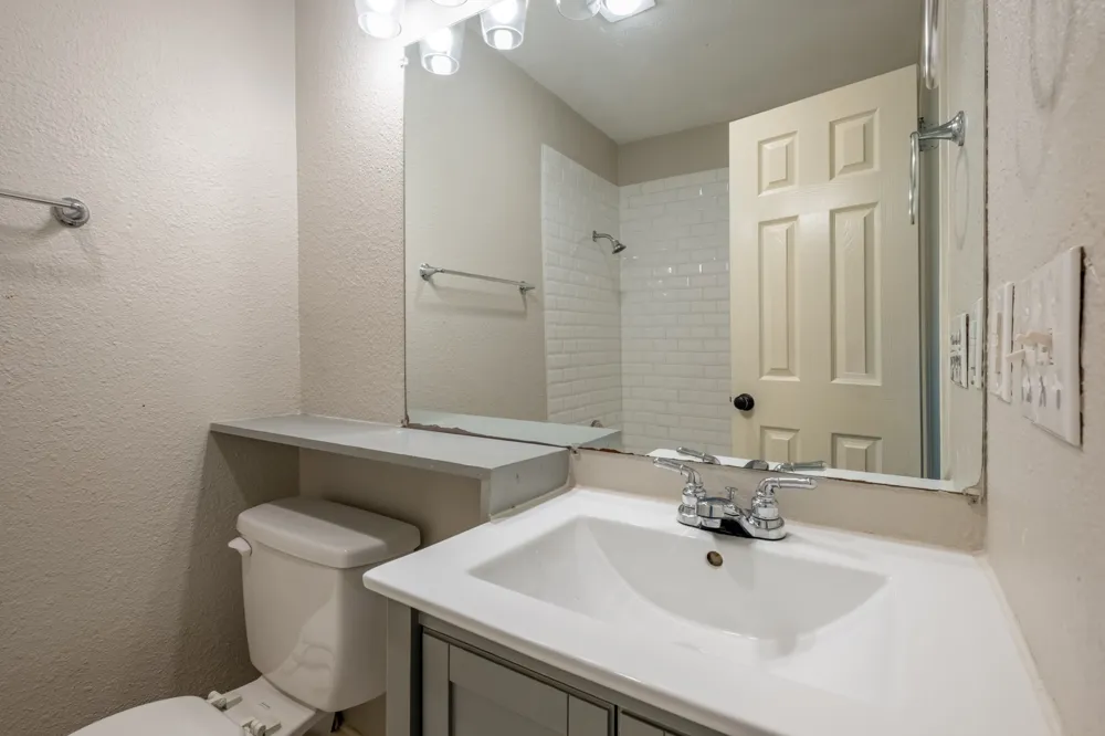1607 College Parkway Lewisville, TX 75077