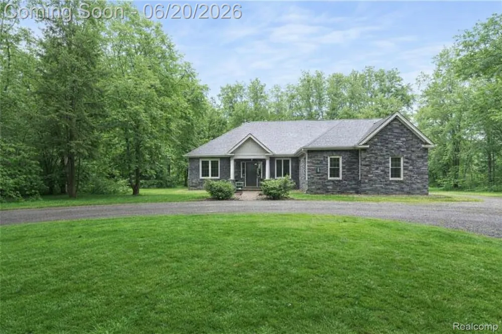 790 Grange Hall Road Groveland Township, MI 48462