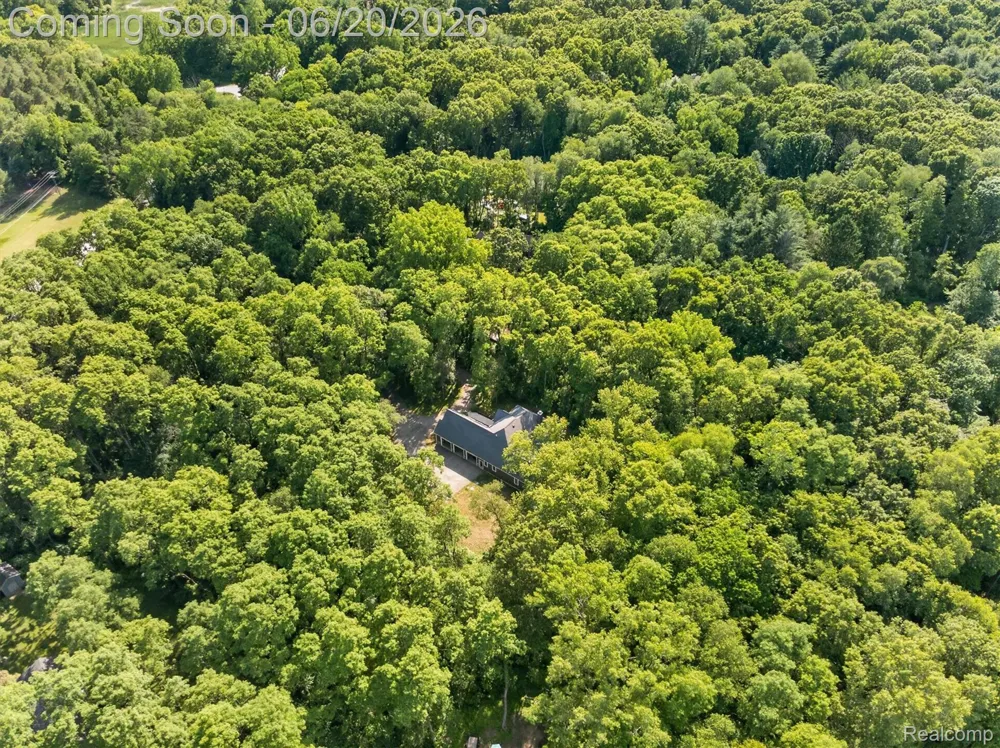790 Grange Hall Road Groveland Township, MI 48462