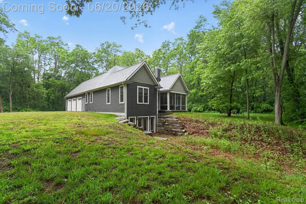 790 Grange Hall Road Groveland Township, MI 48462