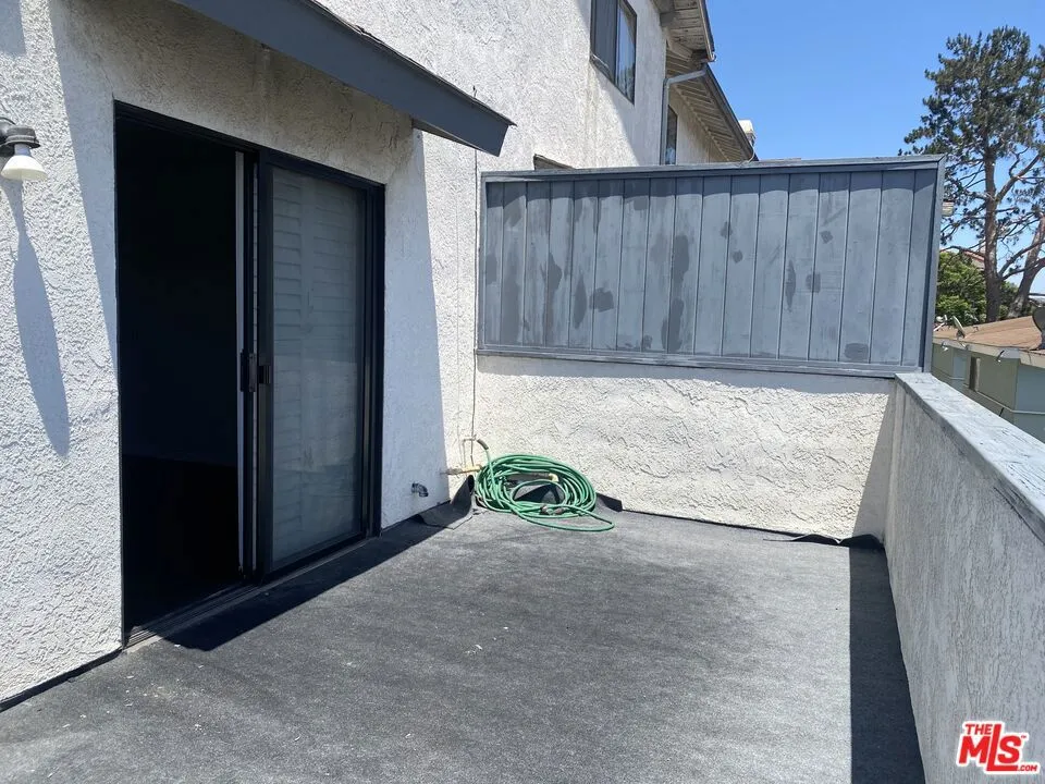 14621 S Berendo Avenue #7 Gardena, CA 90247