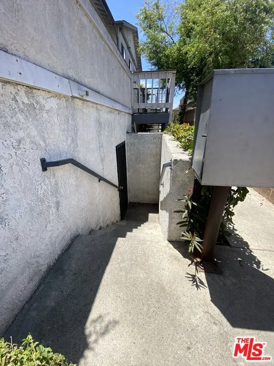 14621 S Berendo Avenue #7 Gardena, CA 90247