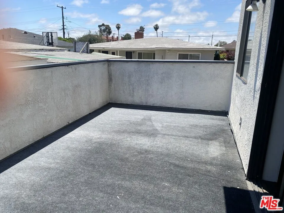 14621 S Berendo Avenue #7 Gardena, CA 90247