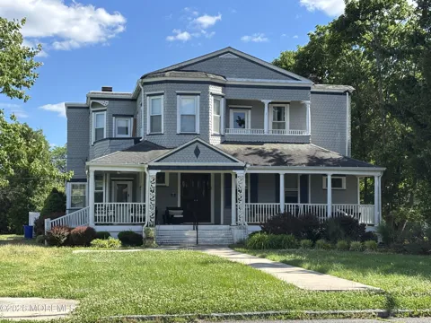 64 Hollywood Avenue