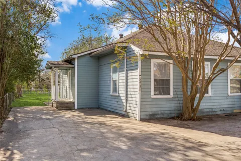 5416 East Side Avenue #Left