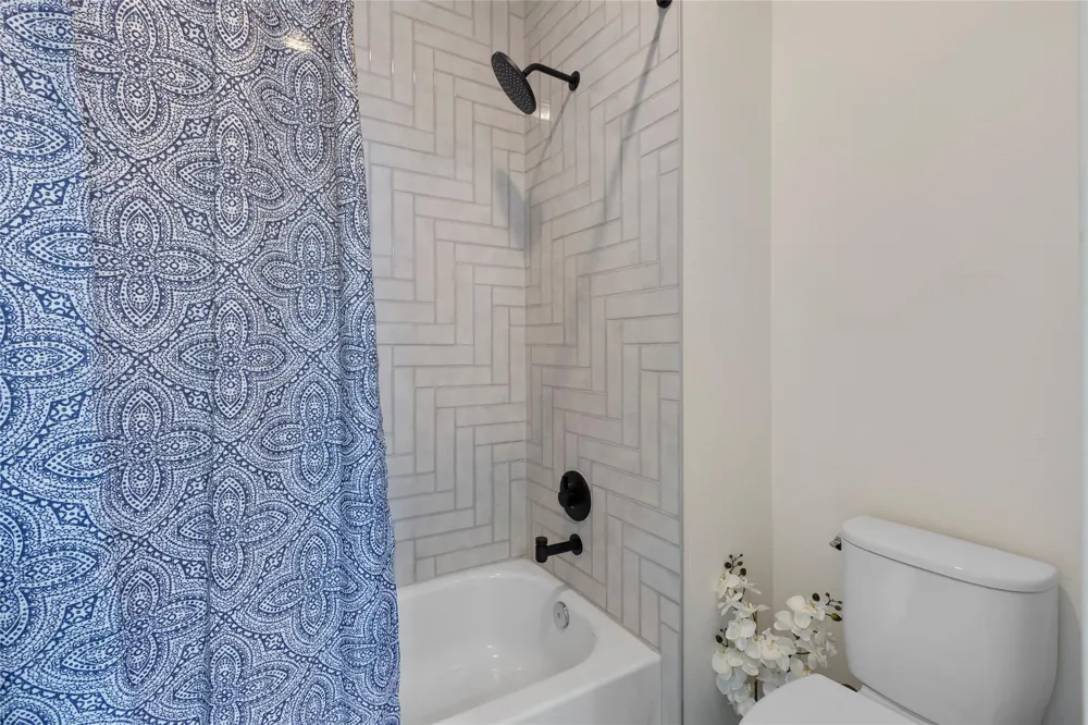 1267 Oakmont Bend Drive Houston, TX 77091