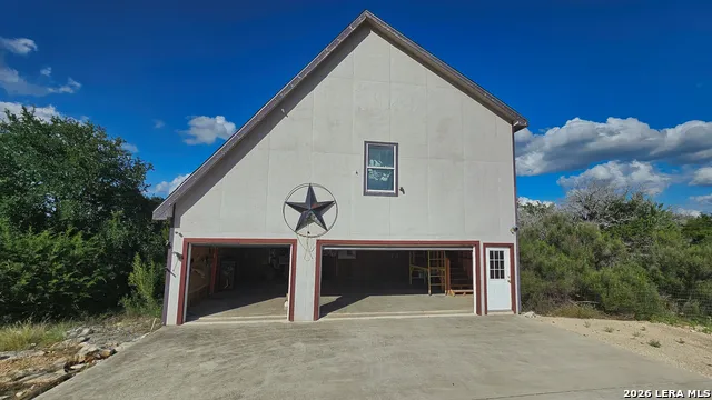 129 RAPIDS CIR Bandera, TX 78003