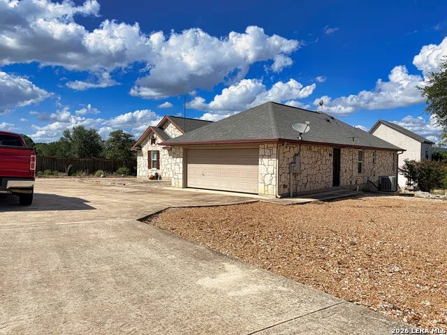 129 RAPIDS CIR Bandera, TX 78003