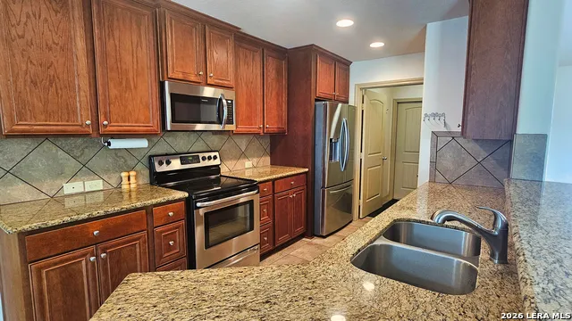 129 RAPIDS CIR Bandera, TX 78003