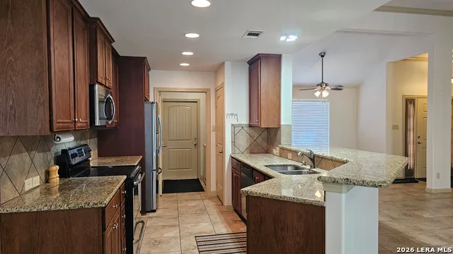 129 RAPIDS CIR Bandera, TX 78003