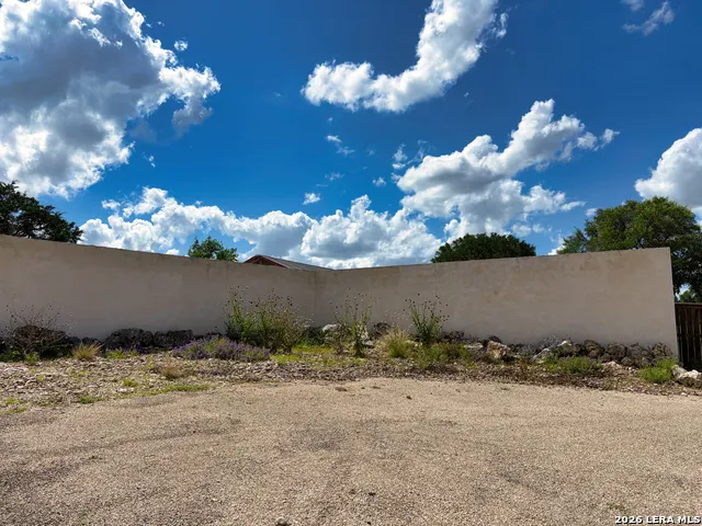 129 RAPIDS CIR Bandera, TX 78003
