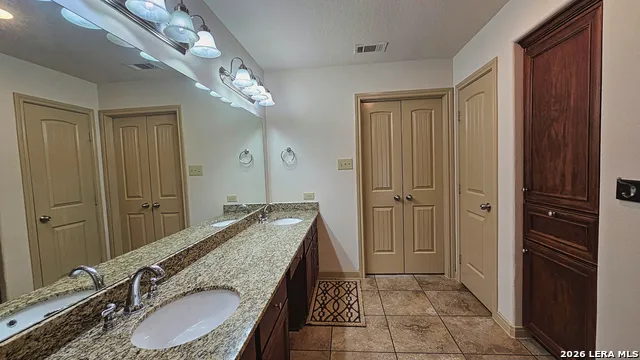 129 RAPIDS CIR Bandera, TX 78003