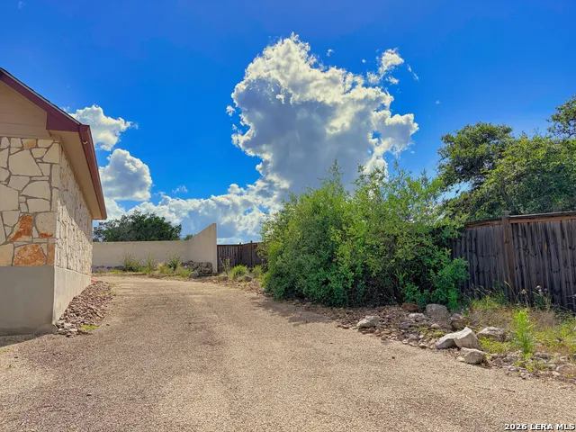 129 RAPIDS CIR Bandera, TX 78003