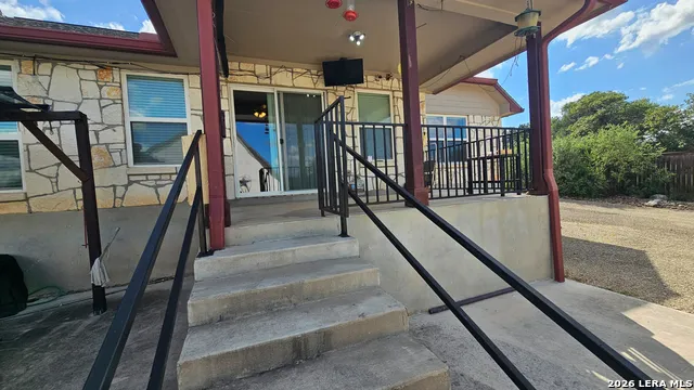 129 RAPIDS CIR Bandera, TX 78003