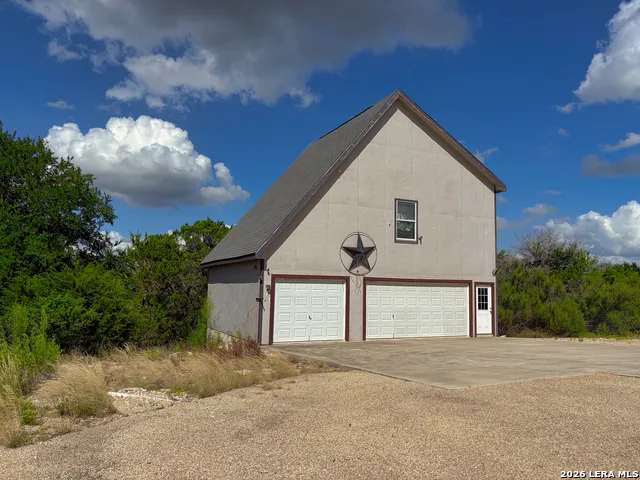 129 RAPIDS CIR Bandera, TX 78003