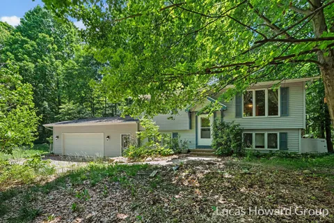 8750 Narnia Trail NE