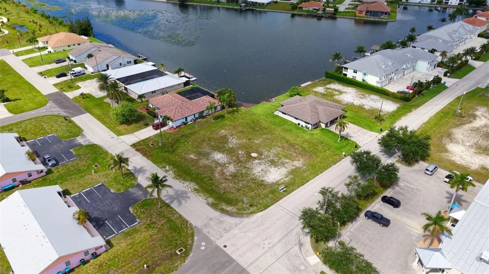 304 SW 3RD PLACE Cape Coral, FL 33991