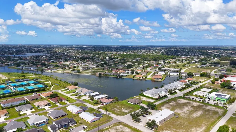 304 SW 3RD PLACE Cape Coral, FL 33991