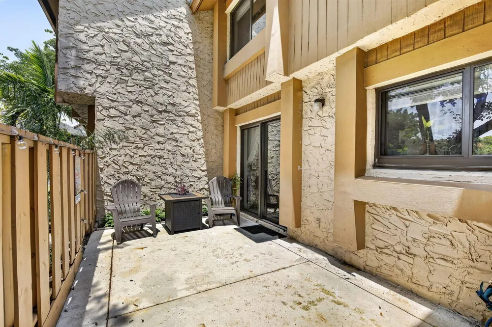 124 Wimbledon Lake Drive Plantation, FL 33324