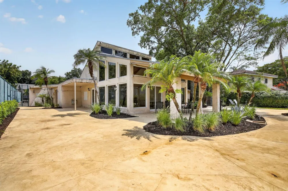 124 Wimbledon Lake Drive Plantation, FL 33324