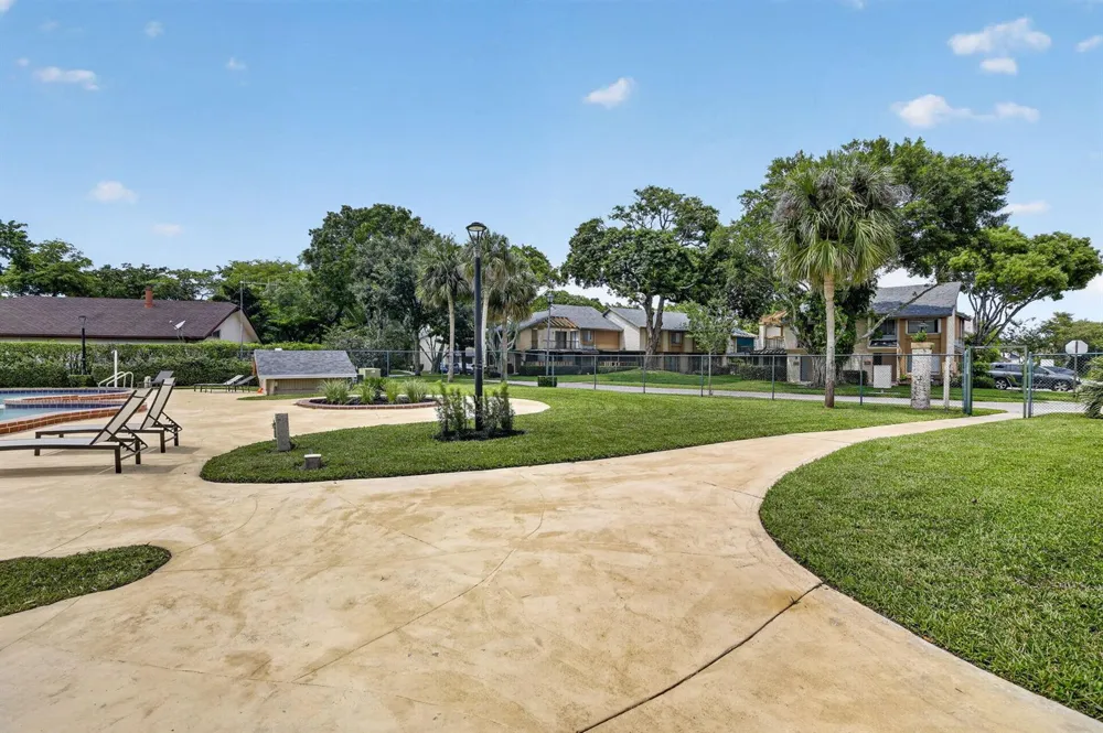 124 Wimbledon Lake Drive Plantation, FL 33324