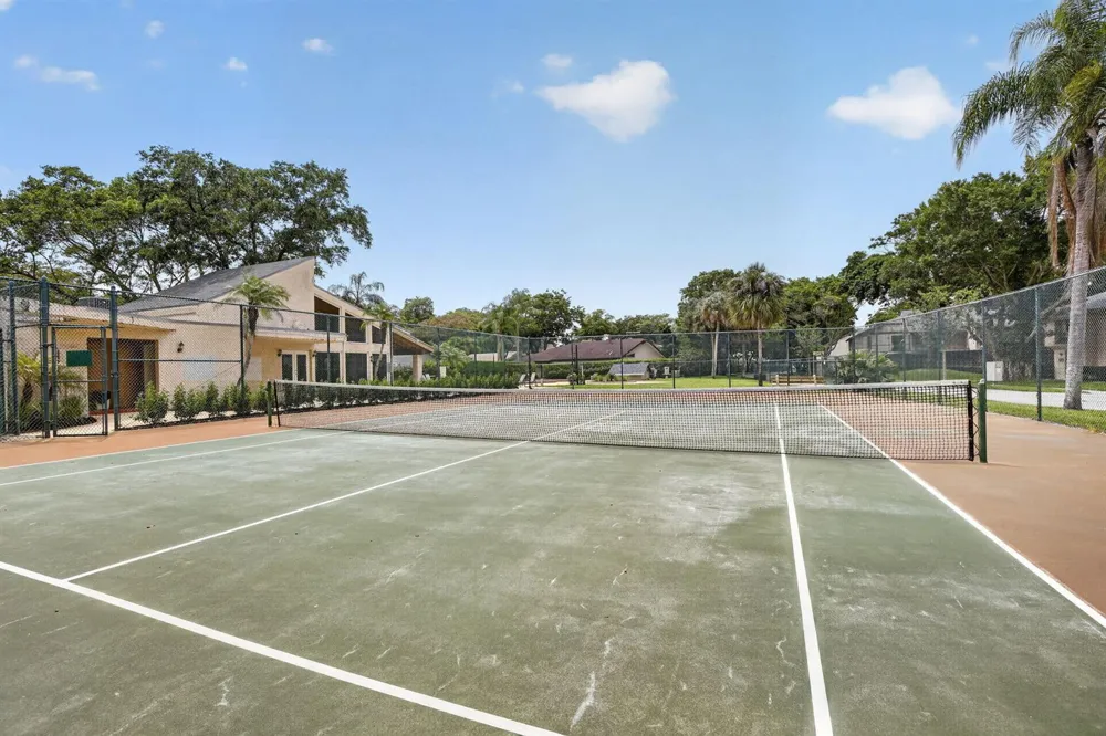 124 Wimbledon Lake Drive Plantation, FL 33324