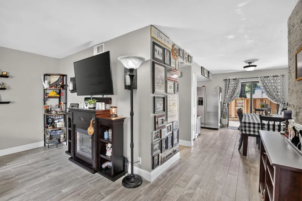 124 Wimbledon Lake Drive Plantation, FL 33324