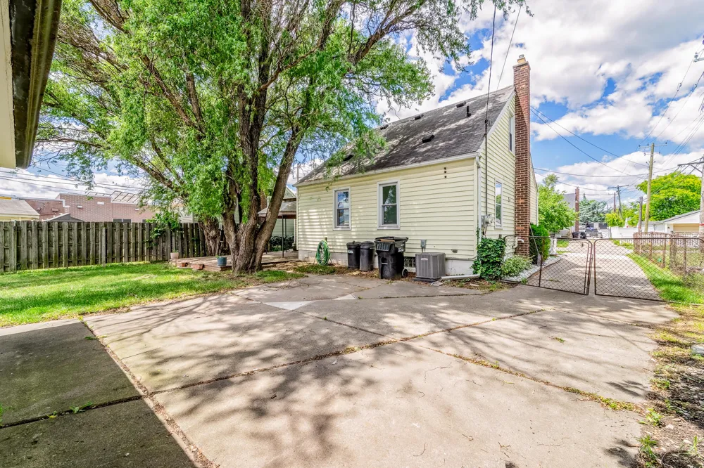 6027 Kim Avenue Allen Park, MI 48101