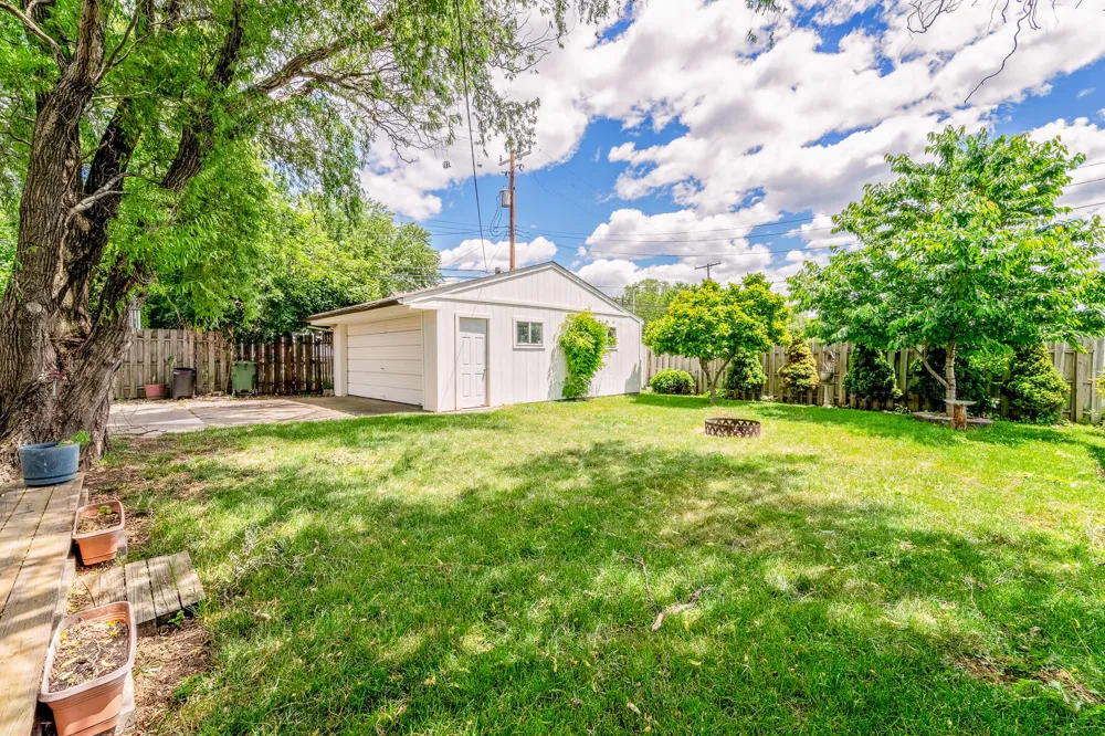 6027 Kim Avenue Allen Park, MI 48101