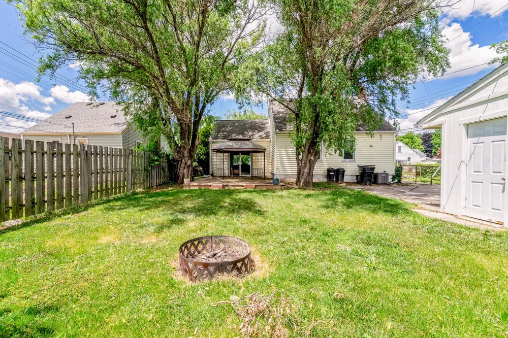 6027 Kim Avenue Allen Park, MI 48101