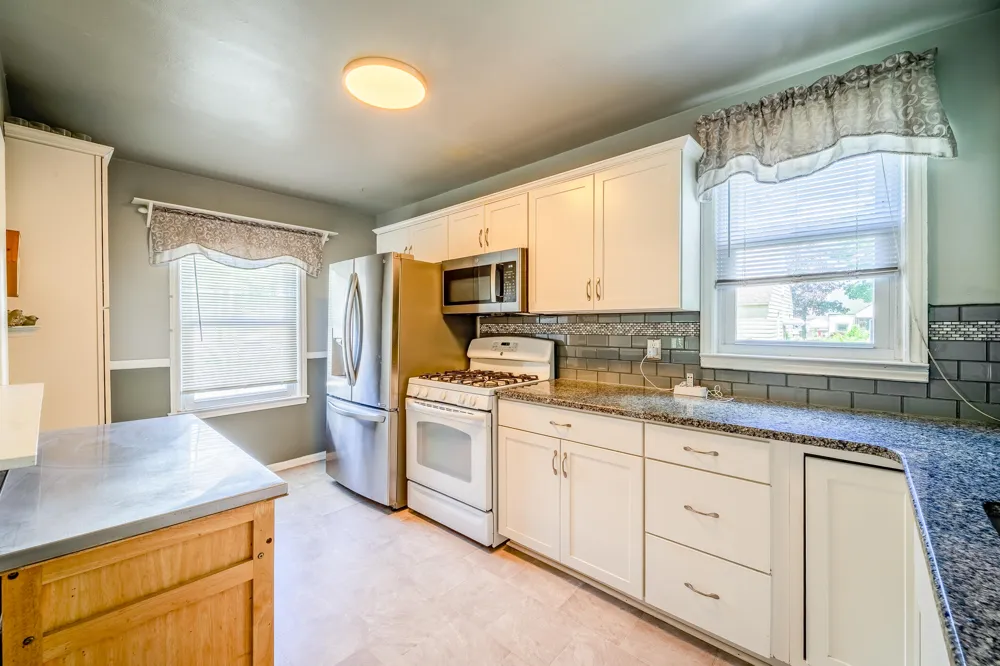 6027 Kim Avenue Allen Park, MI 48101