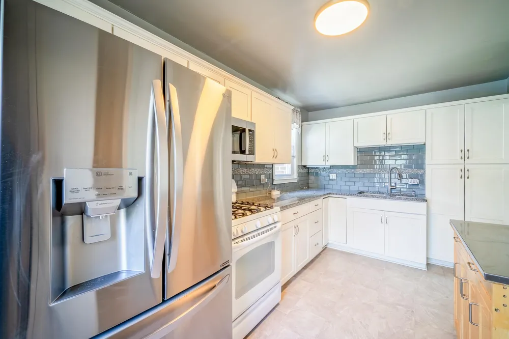 6027 Kim Avenue Allen Park, MI 48101