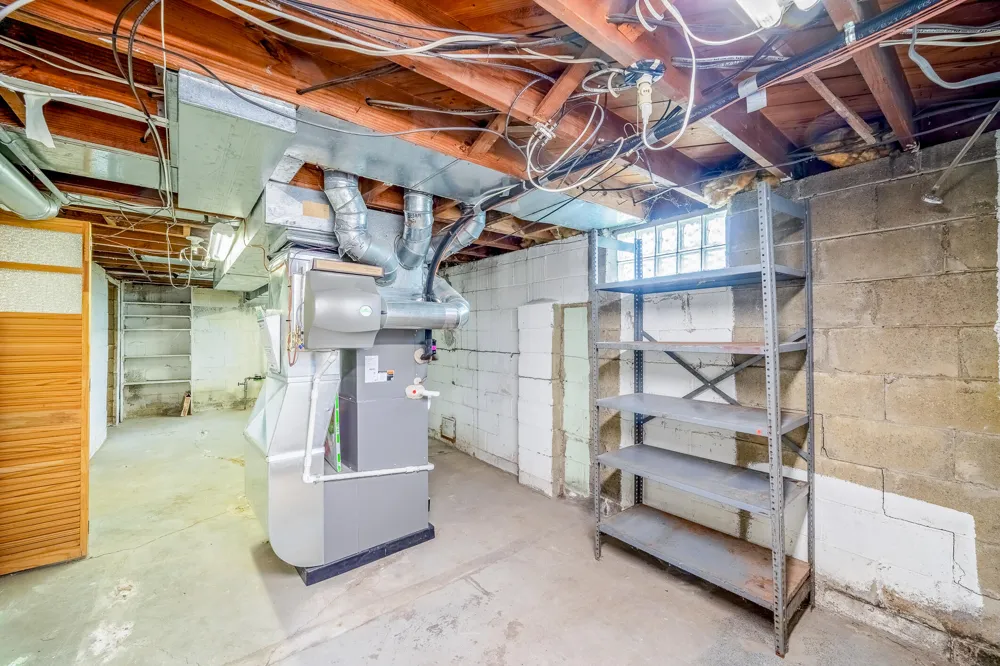 6027 Kim Avenue Allen Park, MI 48101