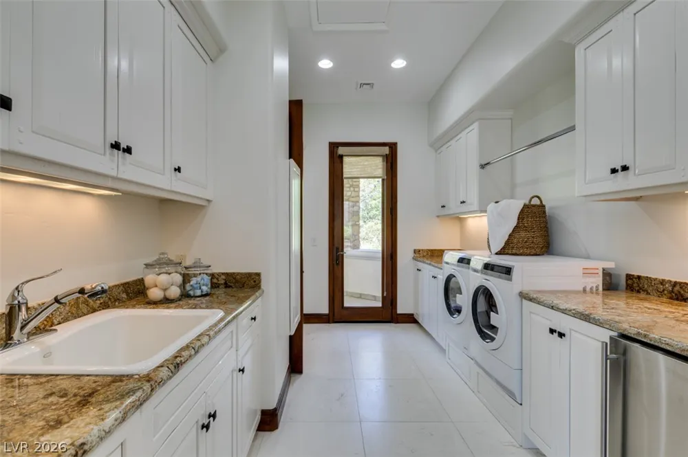 21 Olympia Hills Circle Las Vegas, NV 89141