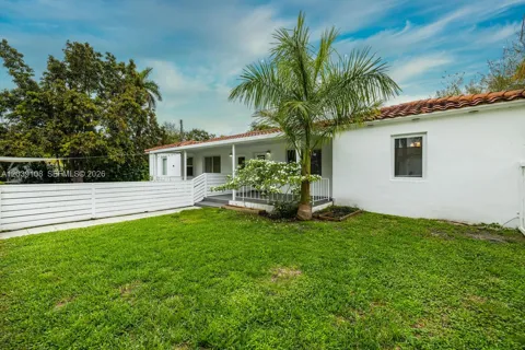 1029 NE 113 St #South