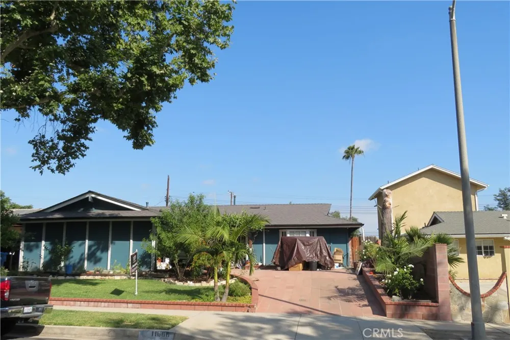 11666 Remington Sylmar, CA 91342