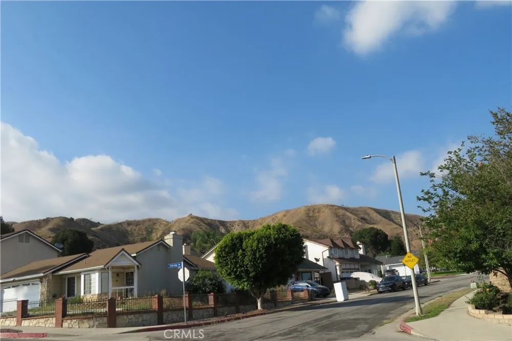 11666 Remington Sylmar, CA 91342