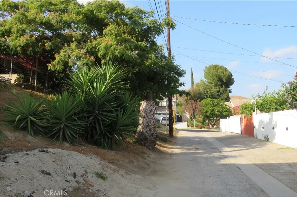 11666 Remington Sylmar, CA 91342