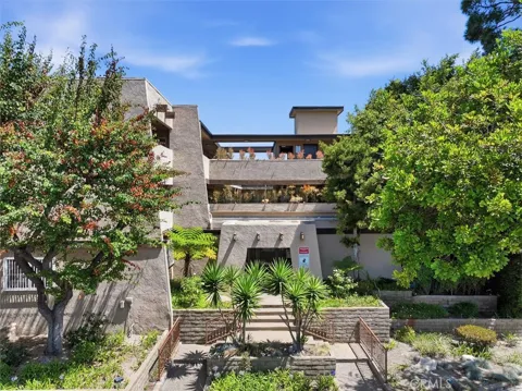 2501 W Redondo Beach #321