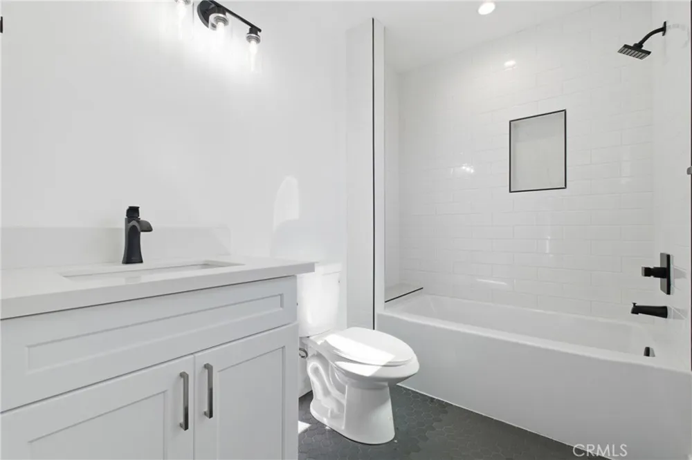 3892 Cherrywood Avenue Leimert Park, CA 90008