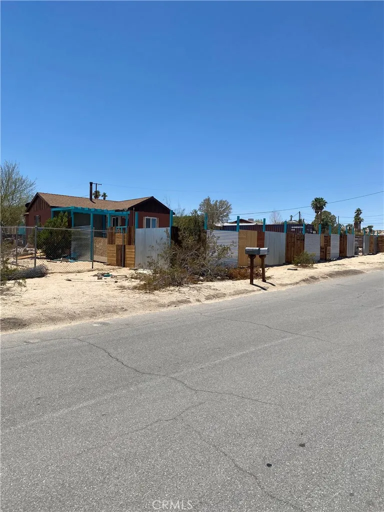 5778 Bagley 29 Palms, CA 92277