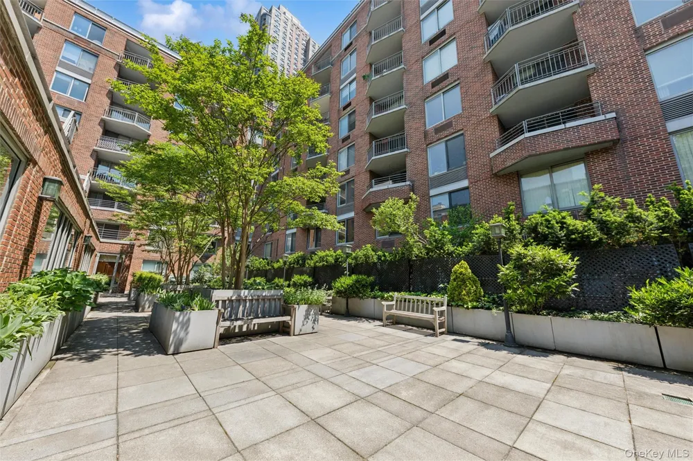 2 S End Avenue #9C New York (Manhattan), NY 10280