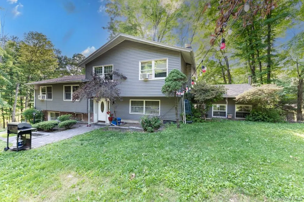 14 Englewood Terrace Mahopac, NY 10541