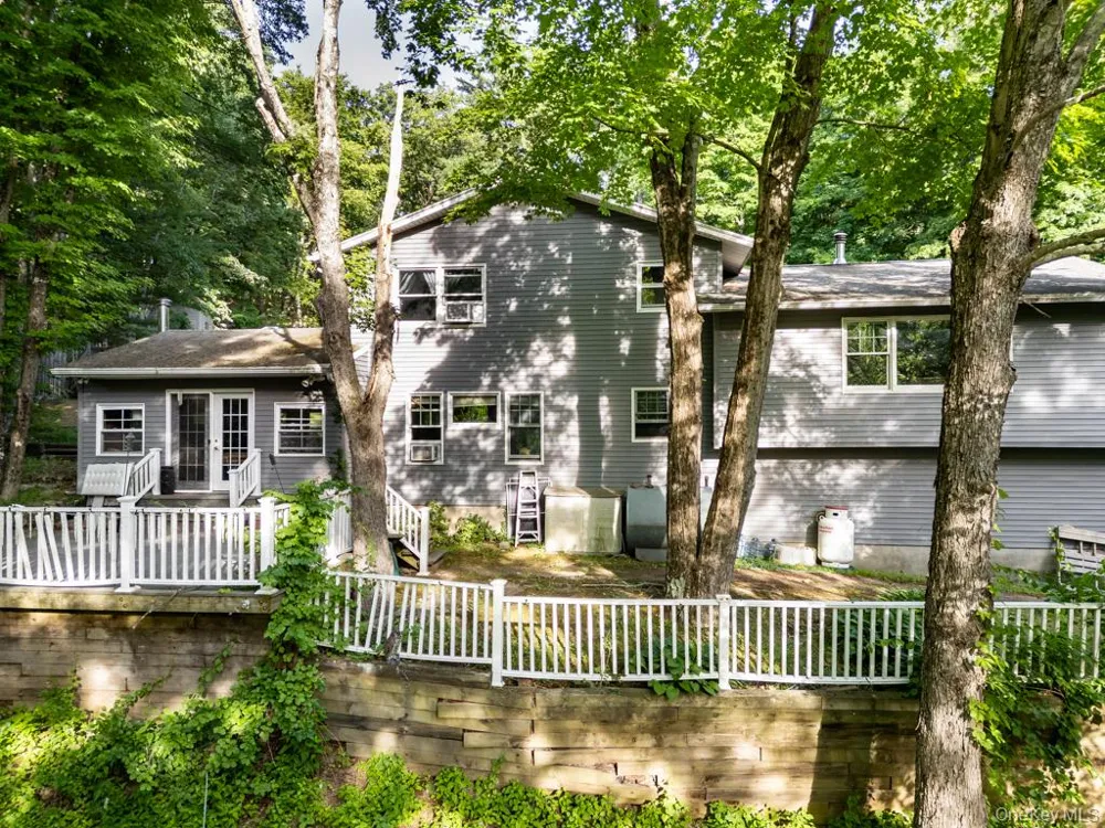 14 Englewood Terrace Mahopac, NY 10541