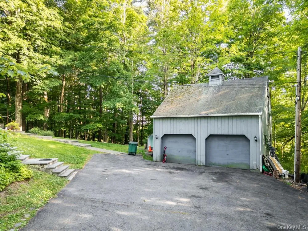 14 Englewood Terrace Mahopac, NY 10541