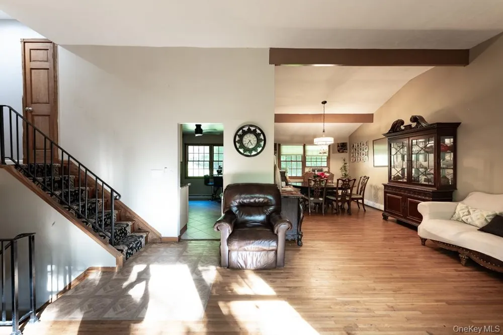 14 Englewood Terrace Mahopac, NY 10541