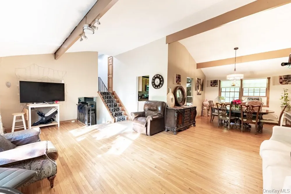 14 Englewood Terrace Mahopac, NY 10541