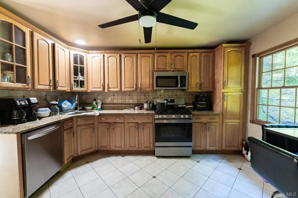 14 Englewood Terrace Mahopac, NY 10541
