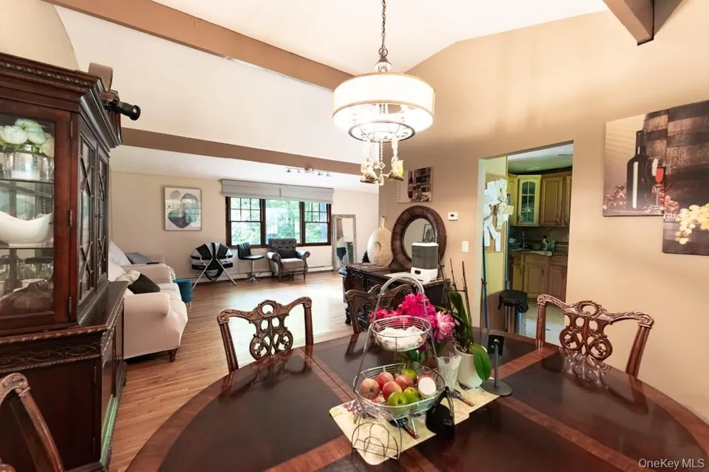 14 Englewood Terrace Mahopac, NY 10541